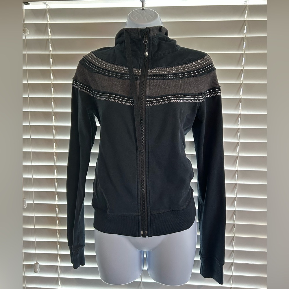 Rare Lululemon Scuba Jacket, size 8, good condition, RARE/old school